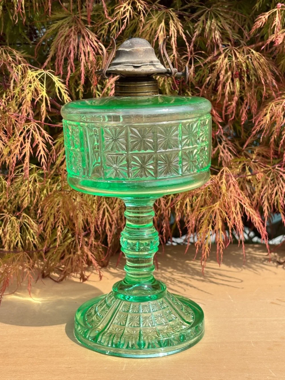 Antique King, Son & Co. No.24 Uranium Oil Lamp - Picture 5 of 12